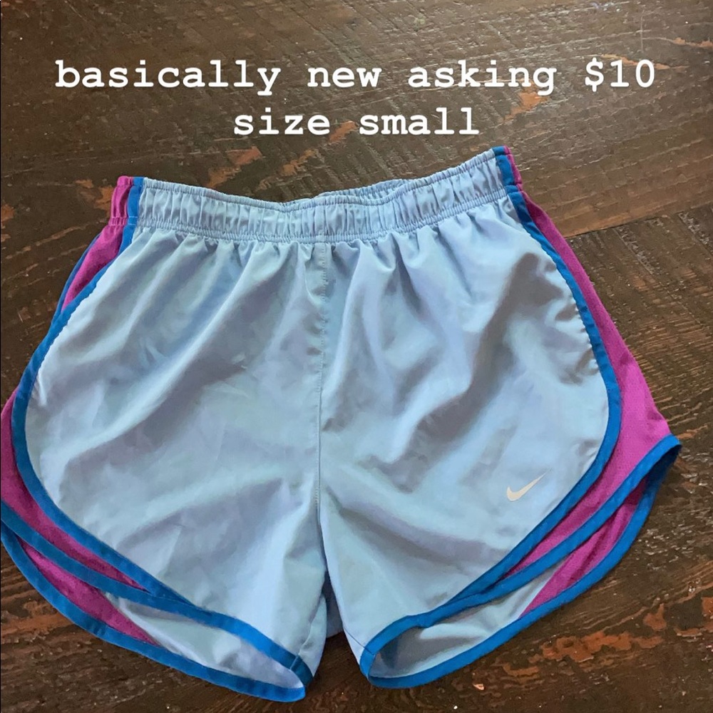 size small women’s Nike shorts